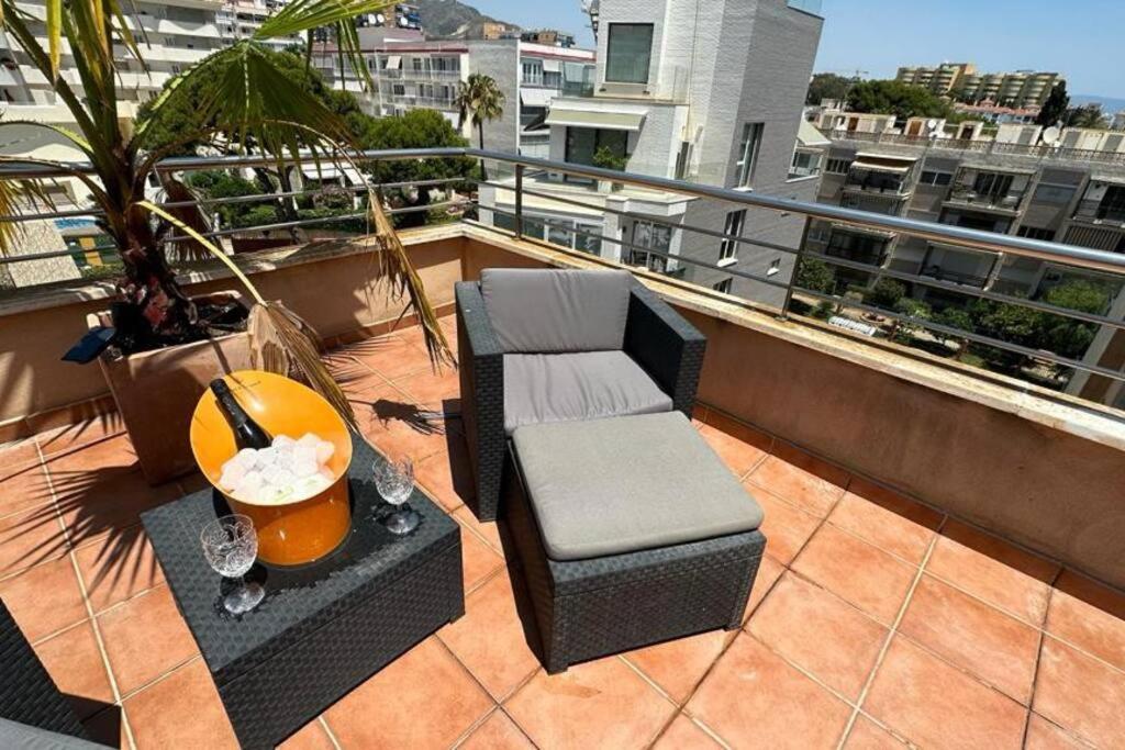 Atico Puerto Marina 2 Hab Con Piscina, 500M De La Plata Apartment Torremolinos Luaran gambar