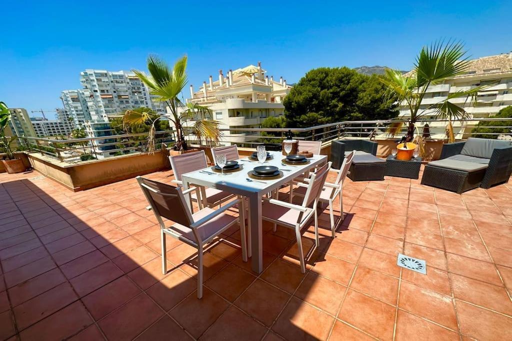 Atico Puerto Marina 2 Hab Con Piscina, 500M De La Plata Apartment Torremolinos Luaran gambar